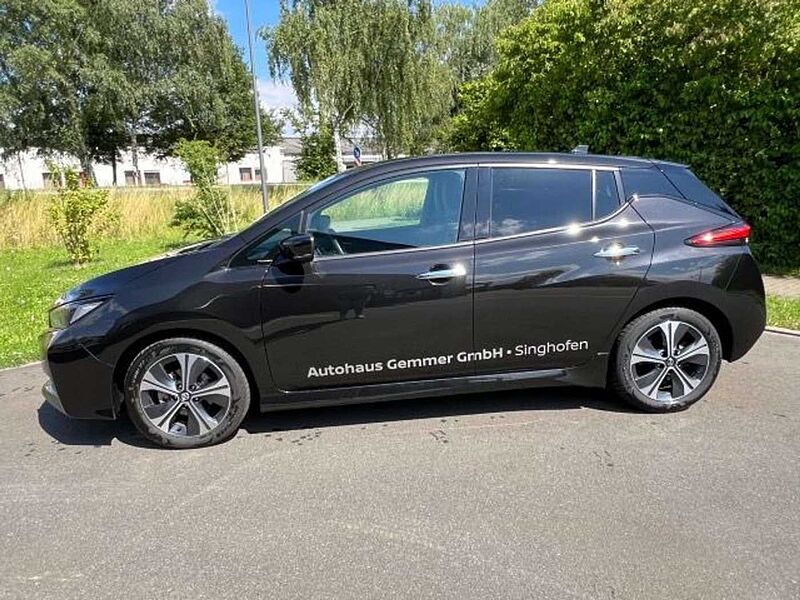 Nissan Leaf Tekna ZE1 MY22 122 PS