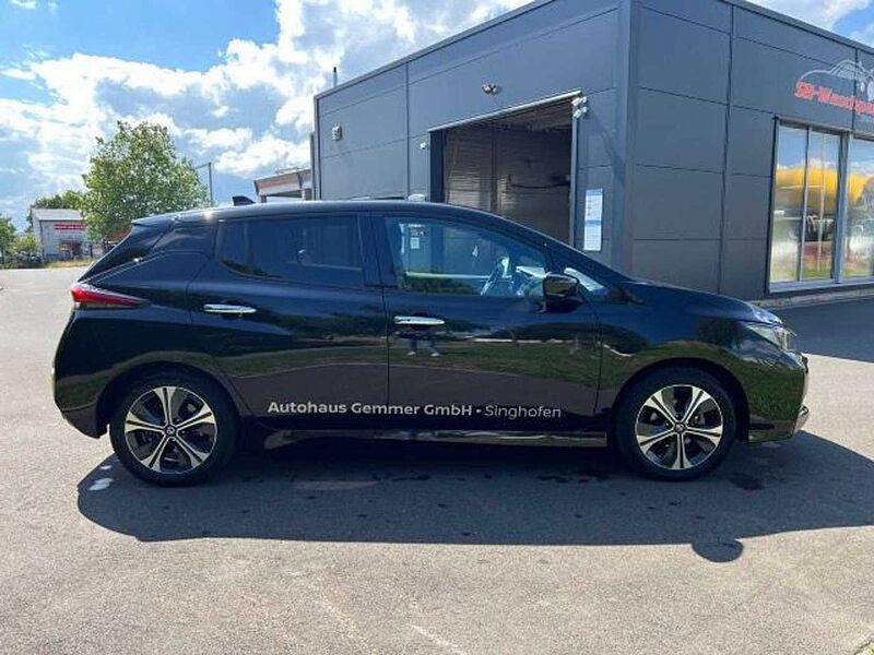 Nissan Leaf Tekna ZE1 MY22 122 PS