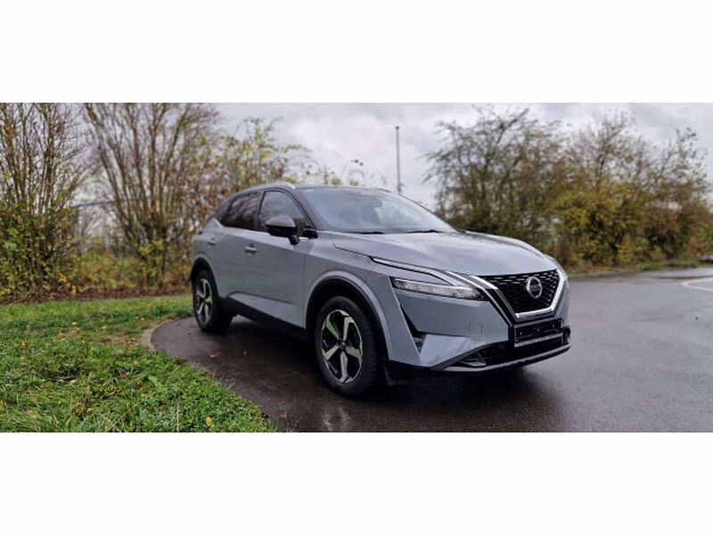 Nissan Qashqai Premiere Edition 1.3 DIG-T MHEV 158 PS 4